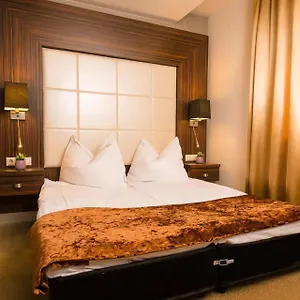 **** Hotell Duna Garden Ungern