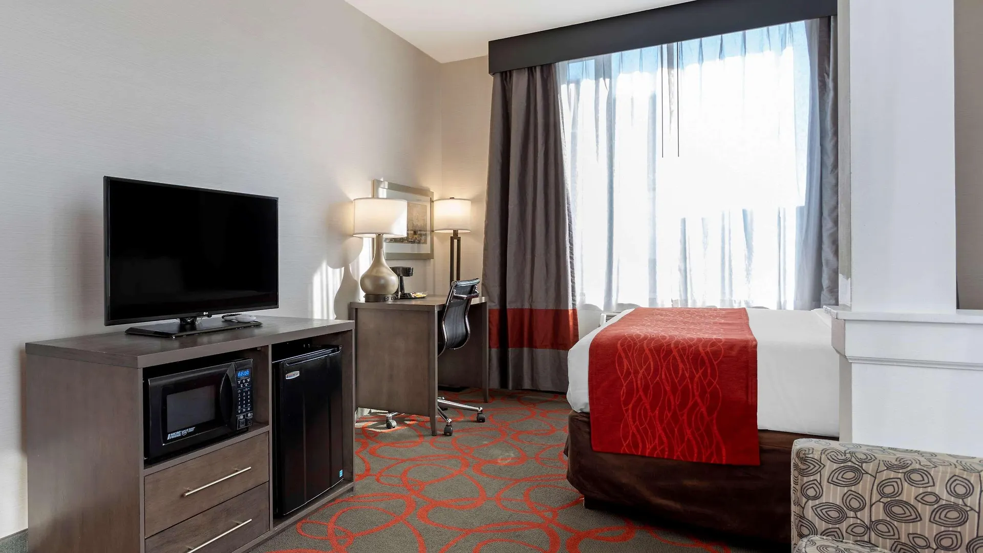 Comfort Inn & Suites Near Stadium New York Hotell